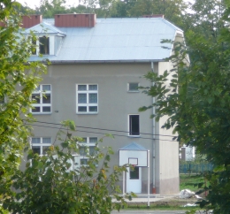 widok budynku szkoły w Nowosielcach